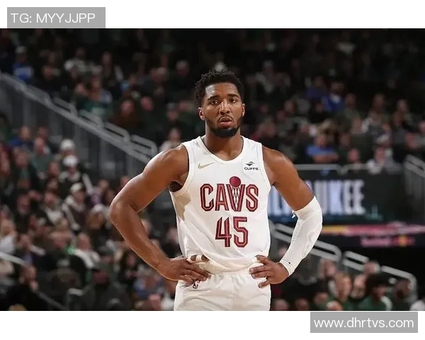 多诺万米切尔领衔球队奋战季后赛展现超强个人能力与团队合作精神