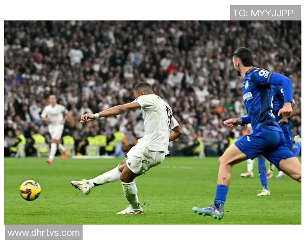 库尔图瓦：守护球门的铁血战士与足球传奇的诞生之路