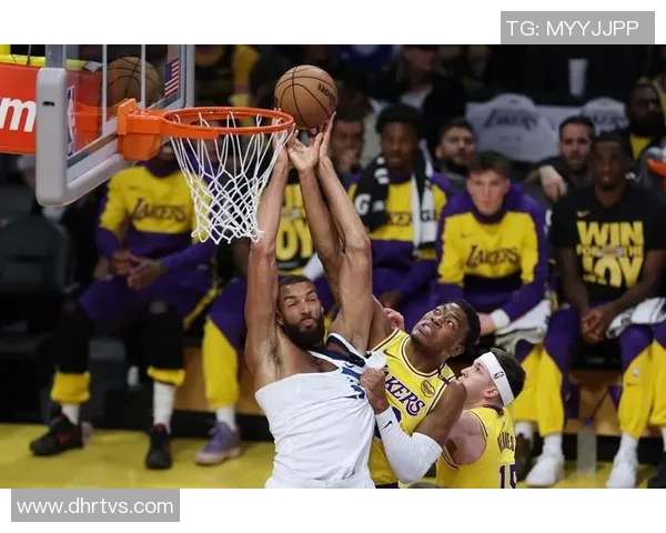 洛杉矶湖人队与森林狼的激烈对决揭示NBA季后赛的悬念与精彩瞬间