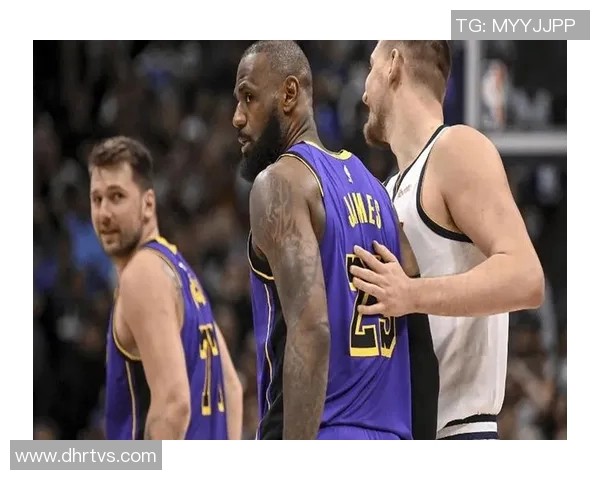 湖人火箭激烈对抗回放赛场冲突瞬间全景解析与精彩回顾