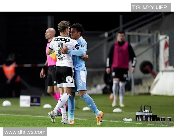 特罗姆与罗森的精彩对决揭示了足球战术的魅力与团队合作的重要性 特罗姆与罗森的精彩对决揭示了足球战术的魅力与团队合作的重要性