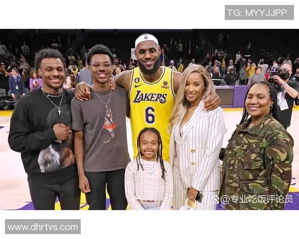 詹姆斯父子携手迎来新篇章布朗尼正式宣布参加NBA选秀 詹姆斯父子携手迎来新篇章布朗尼正式宣布参加NBA选秀