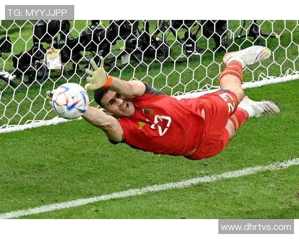 马丁内斯的传奇旅程:从青涩少年到足球巨星的蜕变与奋斗 马丁内斯的传奇旅程:从青涩少年到足球巨星的蜕变与奋斗