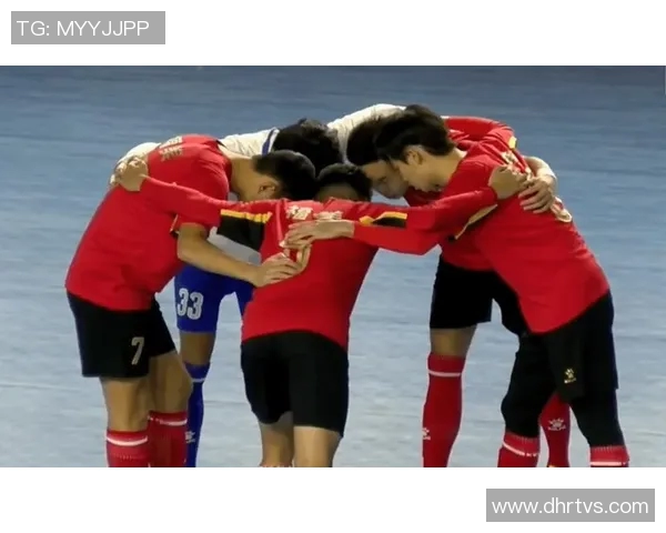 U19荷兰队与保加利亚队激战正酣谁能在青少年足球赛中胜出 U19荷兰队与保加利亚队激战正酣谁能在青少年足球赛中胜出