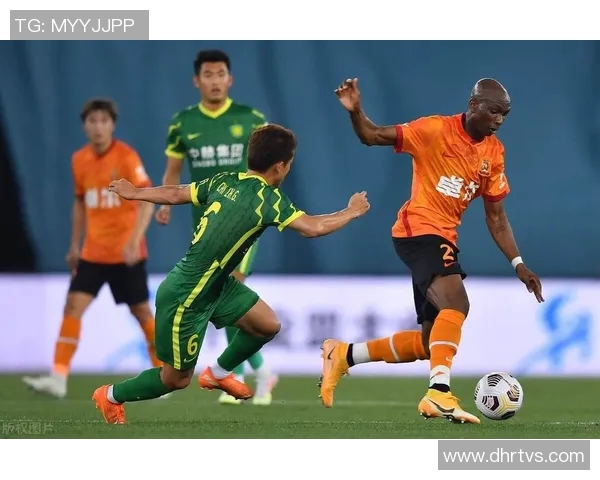 恒大与香港东方激烈对骂引发球迷热议赛场外的纷争与情绪对抗 恒大与香港东方激烈对骂引发球迷热议赛场外的纷争与情绪对抗